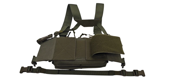 Chest Rig Recon - widok z tyłu - odrzepianie zaślepki.png